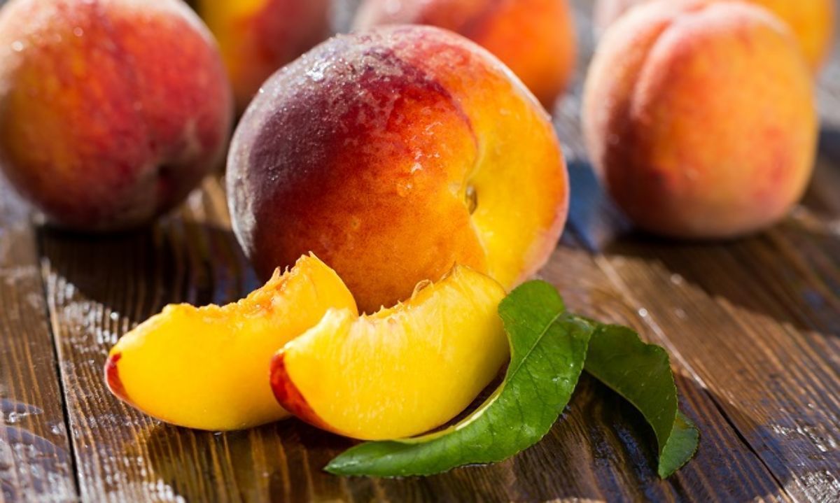 Duraznos y nectarines frescos registran cifra récord para el segundo mes del año