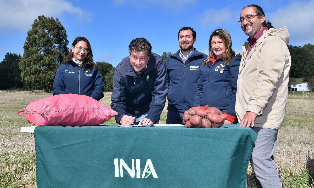 Convenio para potenciar agricultura de las regiones de Los Ríos y Los Lagos