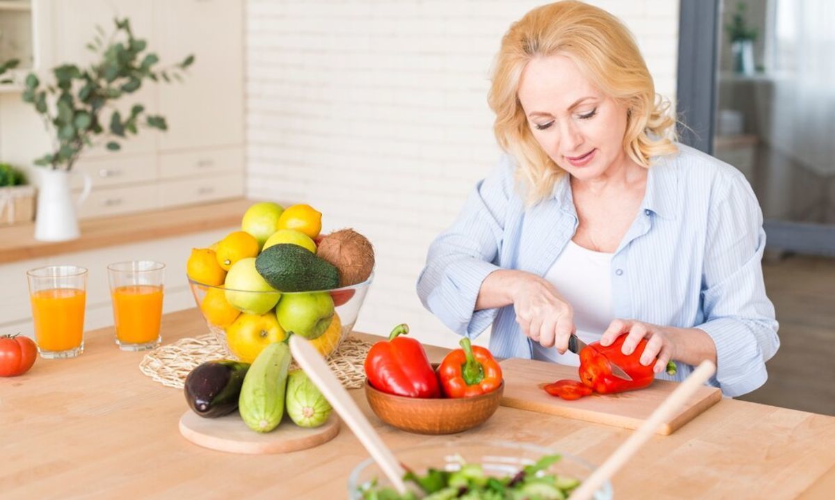 ¿Cómo una dieta basada en vegetales con el tiempo minimiza el riego de fractura de cadera?