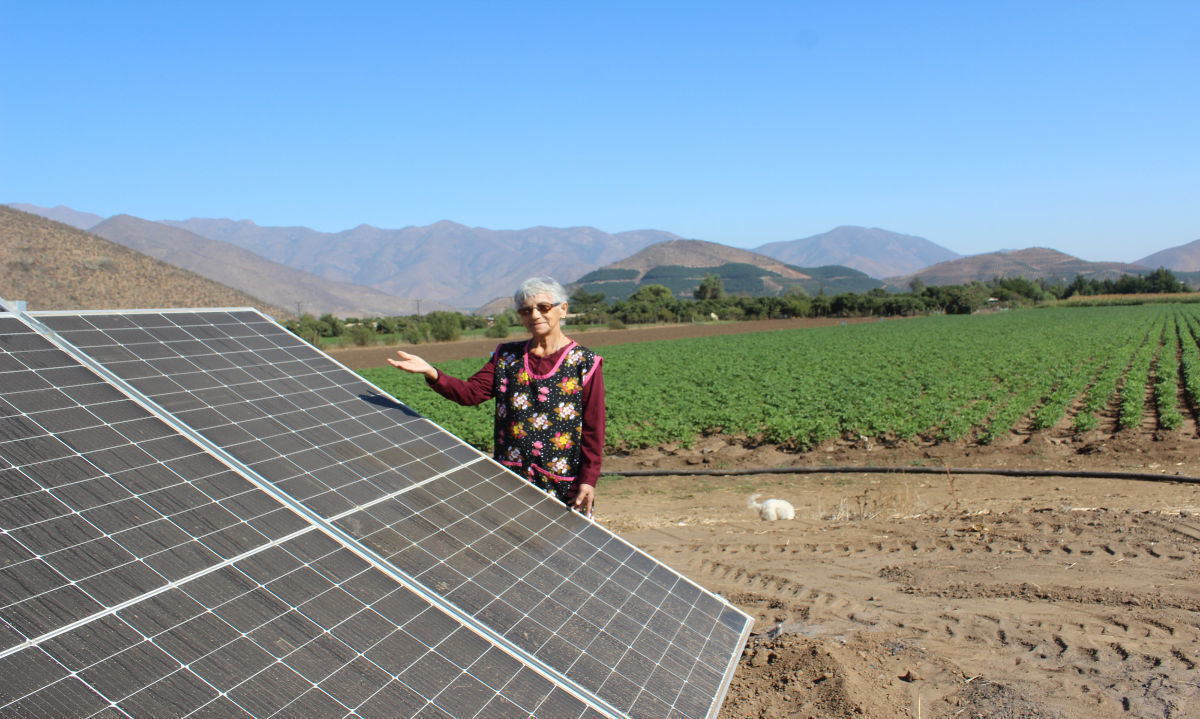 Cómo la energía fotovoltaica y riego presurizado transforman el trabajo agrícola