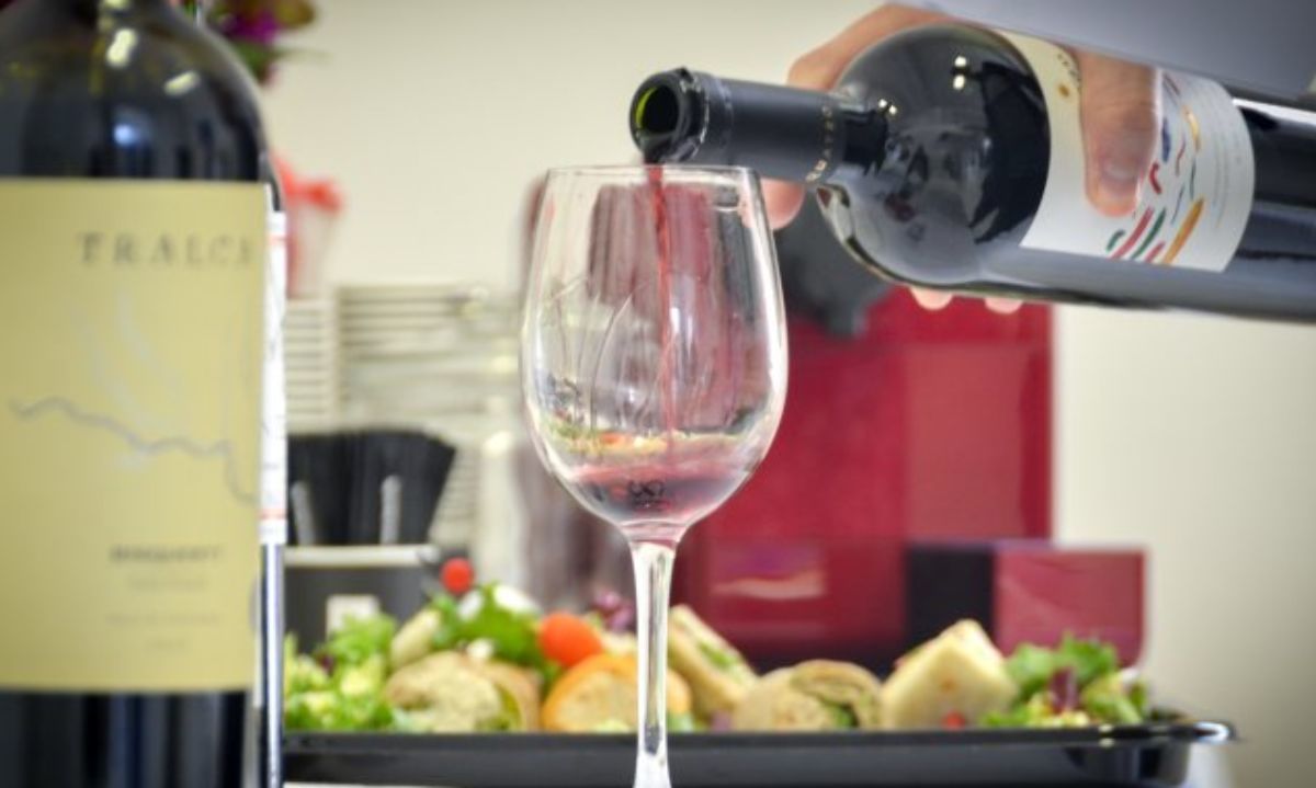 Expertos europeos debaten cómo el vino contribuye contra la crisis climática